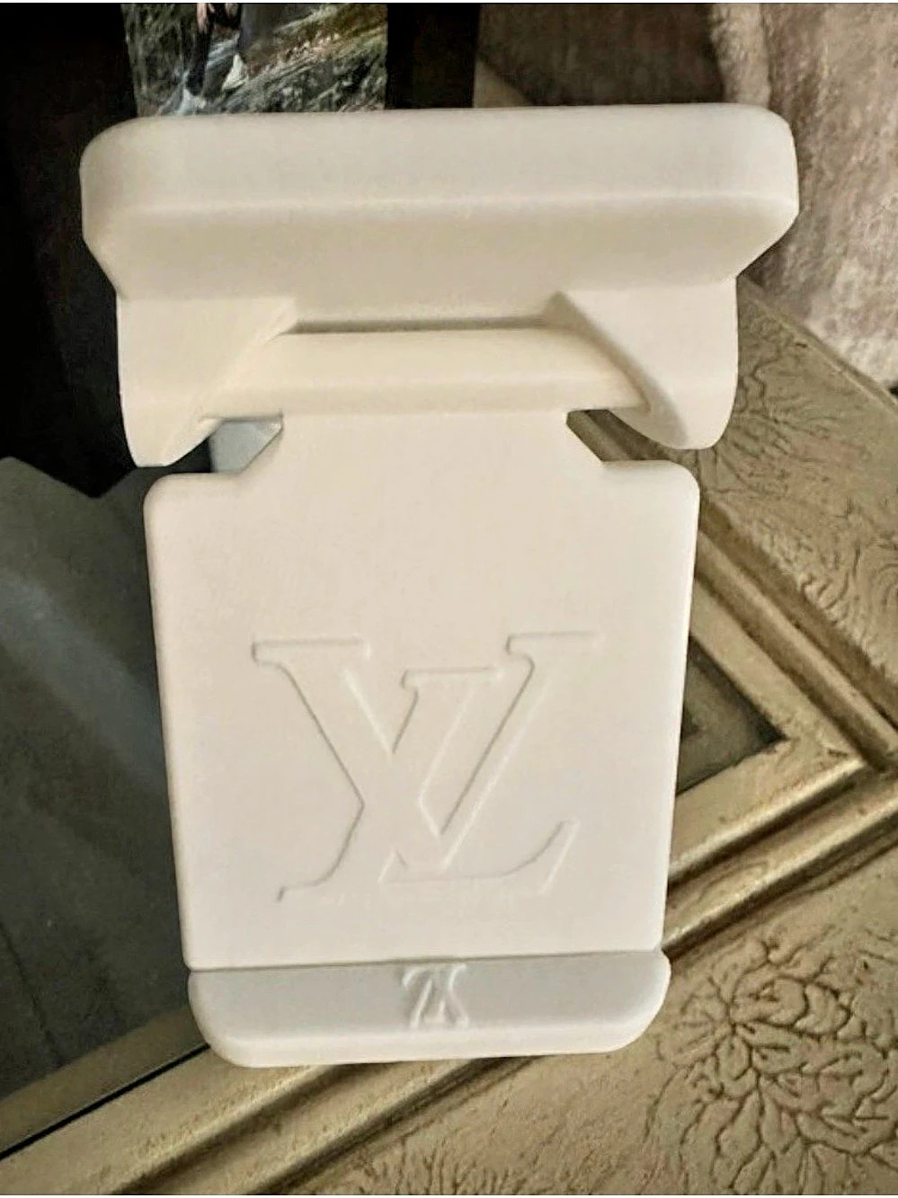 Embossed iconic logo on White phone Stand❤️